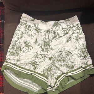 LANDS’ END Green and White Women's Tropical Print Shorts
